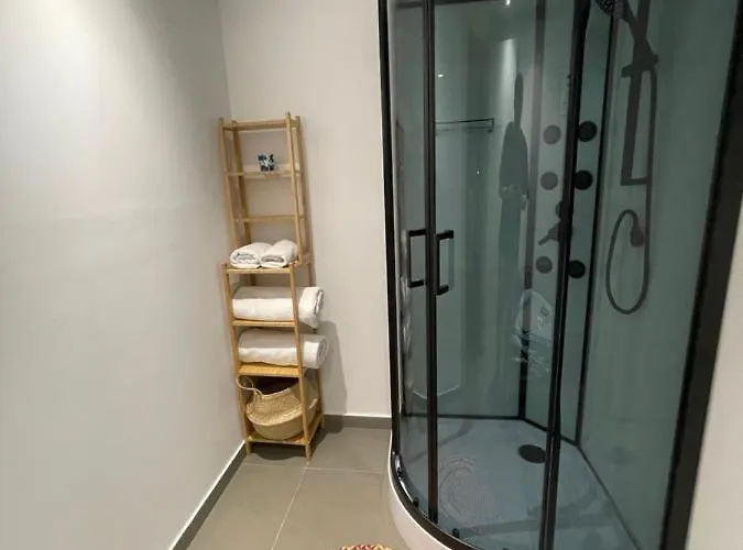 Astrolithos Down Town Апартаменты